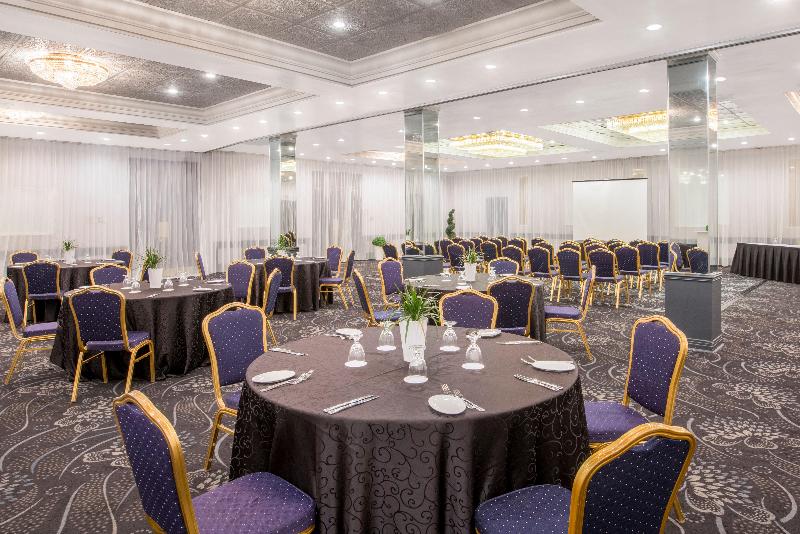 هتل Armon Plaza Montreal Airpt, Trademark Collection By Wyndham