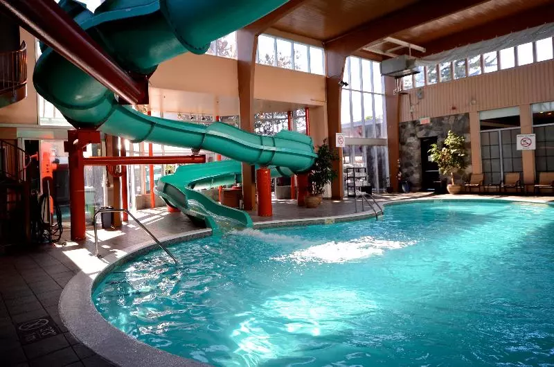 Отель Armon Plaza Montreal Airpt, Trademark Collection By Wyndham