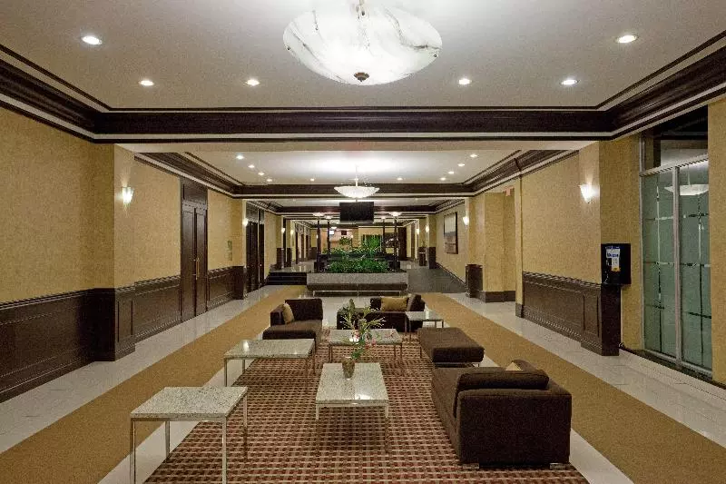 Отель Armon Plaza Montreal Airpt, Trademark Collection By Wyndham