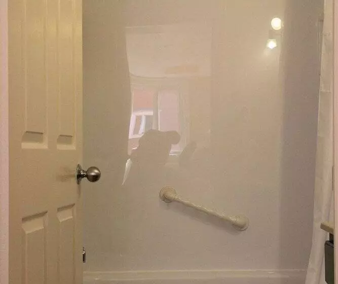 酒店 Bluenose Lodge