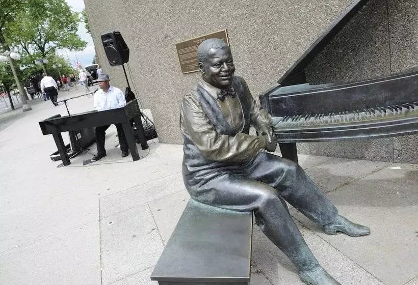 בית מלון כפרי Courtyard By Marriott Ottawa Downtown