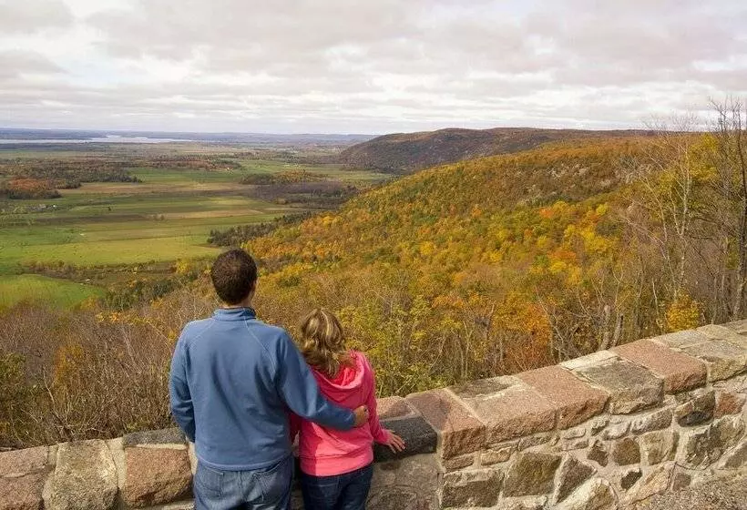 בית מלון כפרי Courtyard By Marriott Ottawa Downtown