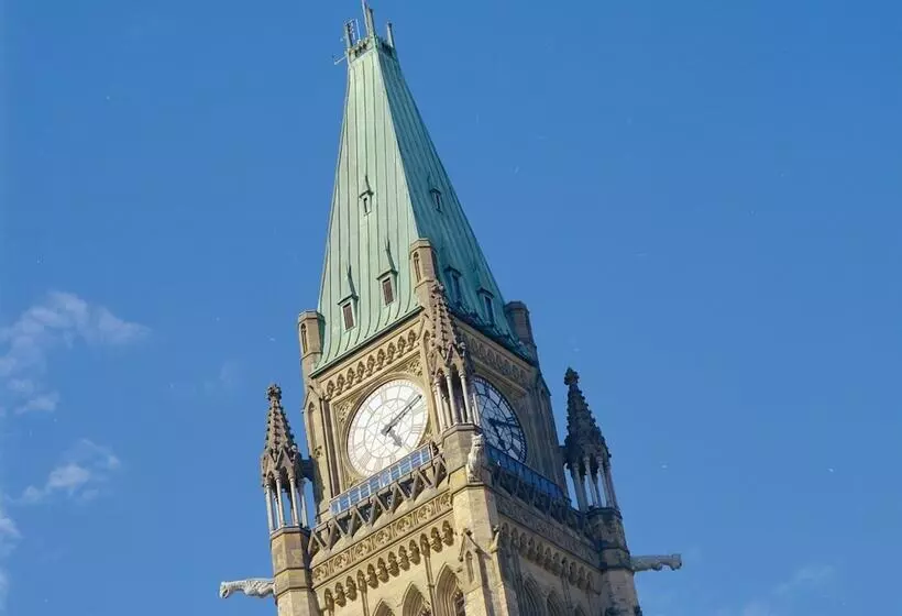 בית מלון כפרי Courtyard By Marriott Ottawa Downtown