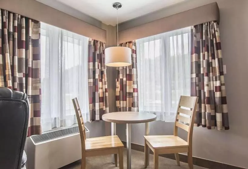 호텔 Econo Lodge La Malbaie