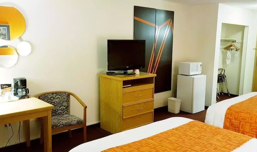 בית מלון כפרי Howard Johnson By Wyndham Fort St. John