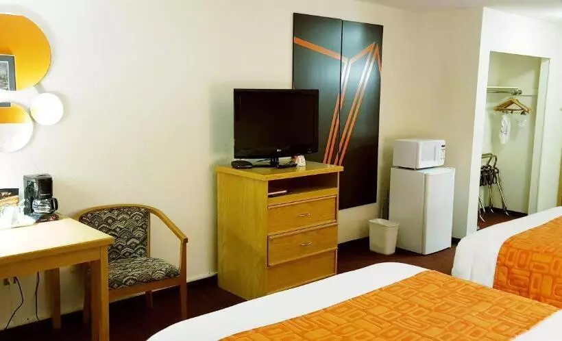 בית מלון כפרי Howard Johnson By Wyndham Fort St. John