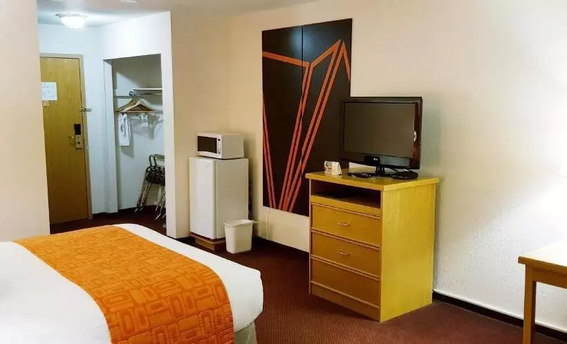 בית מלון כפרי Howard Johnson By Wyndham Fort St. John