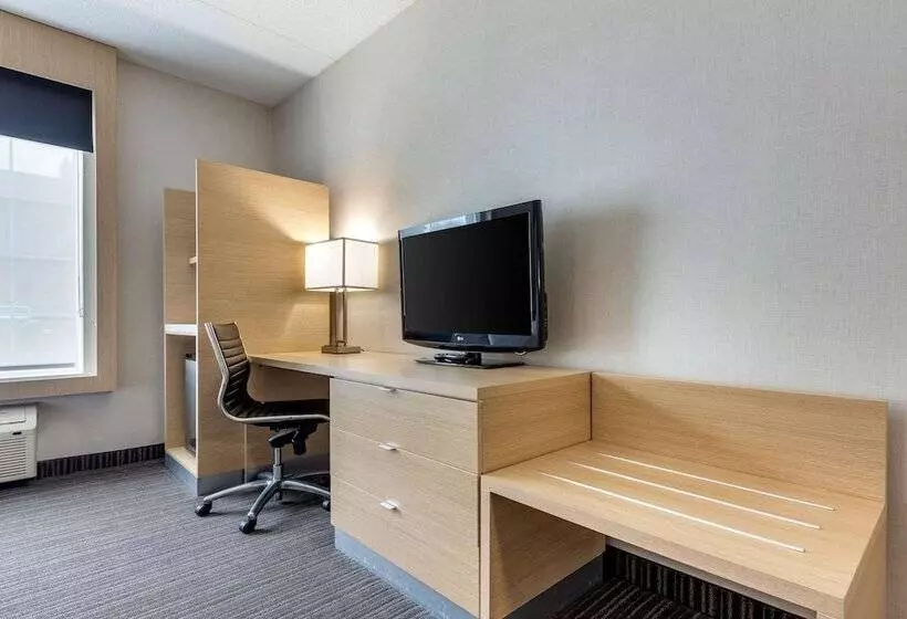 Отель Quality Inn & Suites
