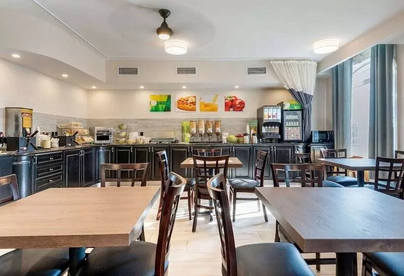 Отель Quality Inn & Suites