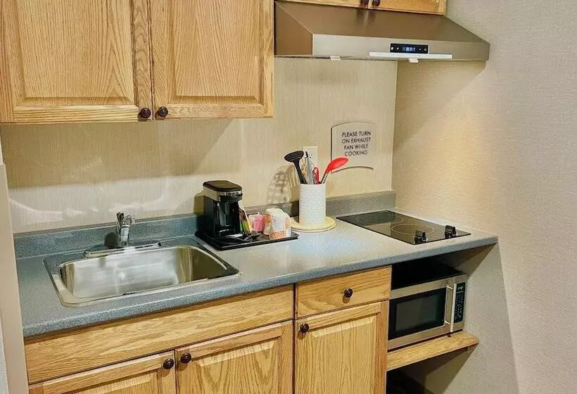 Отель Quality Inn & Suites