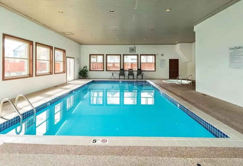 Отель Quality Inn & Suites