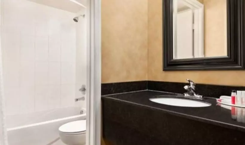 Отель Quality Inn & Suites