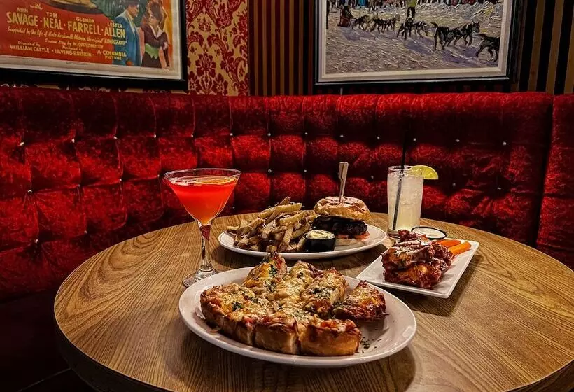 فندق The Downtown, A Coast