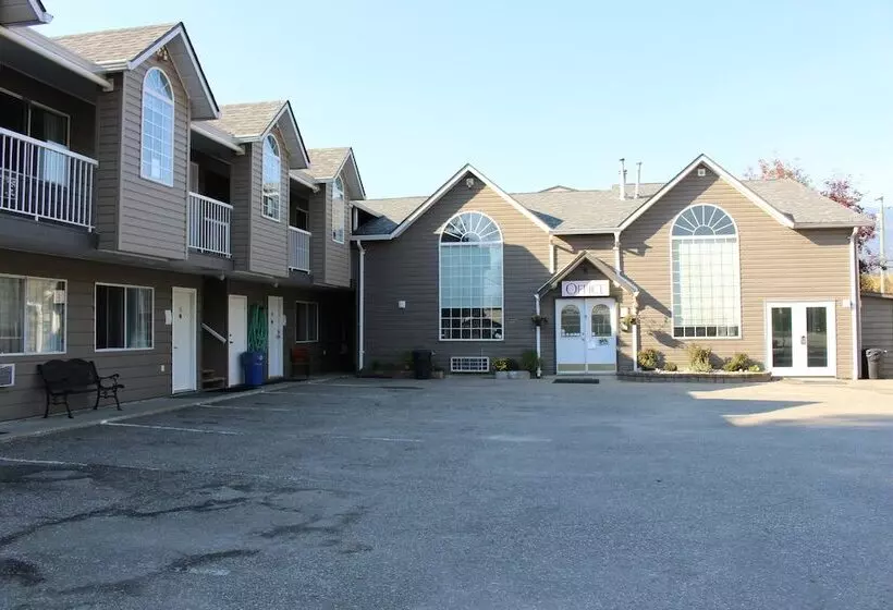 Мотель Monashee Lodge