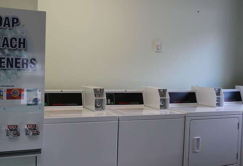 مُتل Monashee Lodge