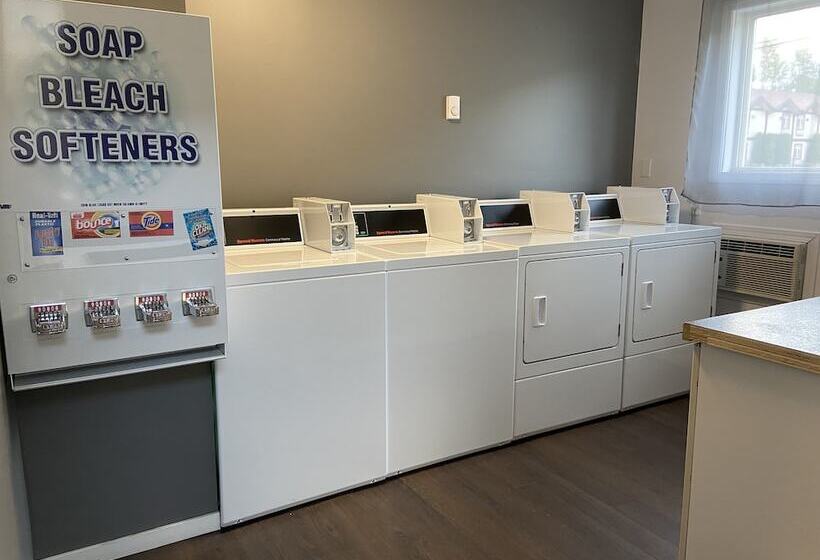 مُتل Monashee Lodge