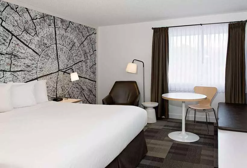 Coast Canmore Hotel & Conference Centre