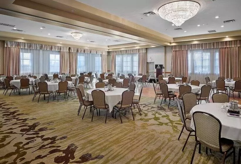 Coast Canmore Hotel & Conference Centre