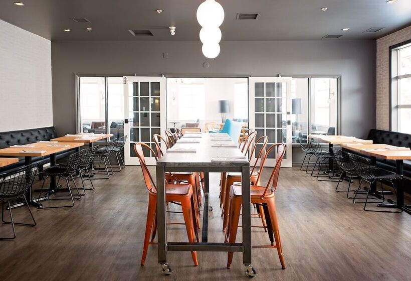 Coast Canmore Hotel & Conference Centre