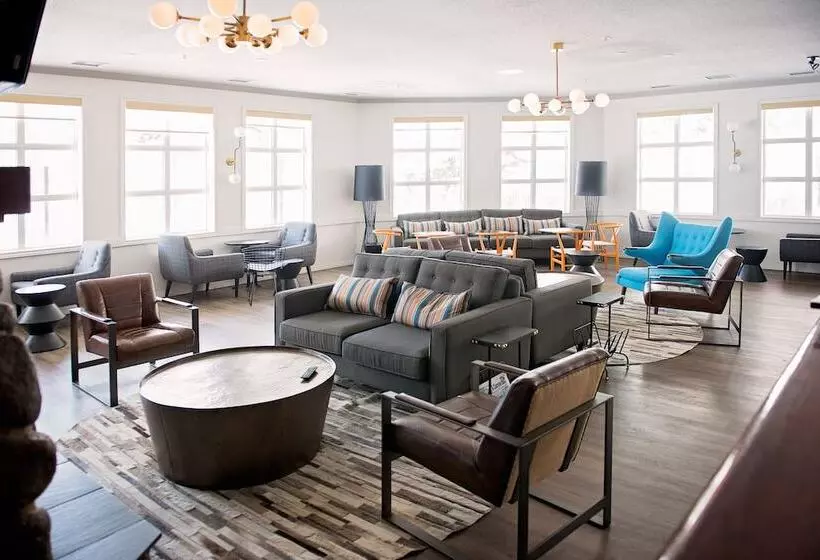 Coast Canmore Hotel & Conference Centre