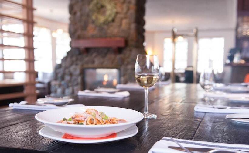 Coast Canmore Hotel & Conference Centre