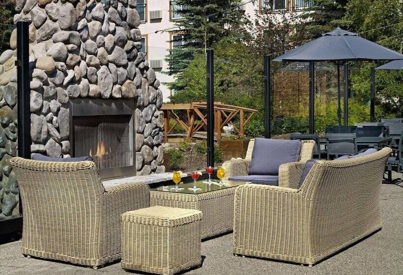 Coast Canmore Hotel & Conference Centre
