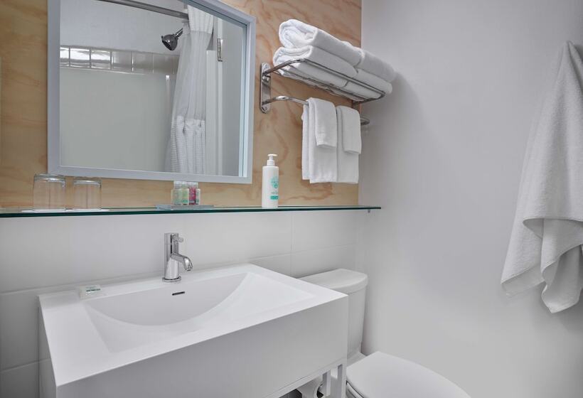 Coast Canmore Hotel & Conference Centre