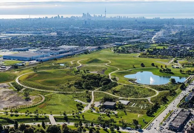 Отель Holiday Inn Express Toronto North York, An Ihg