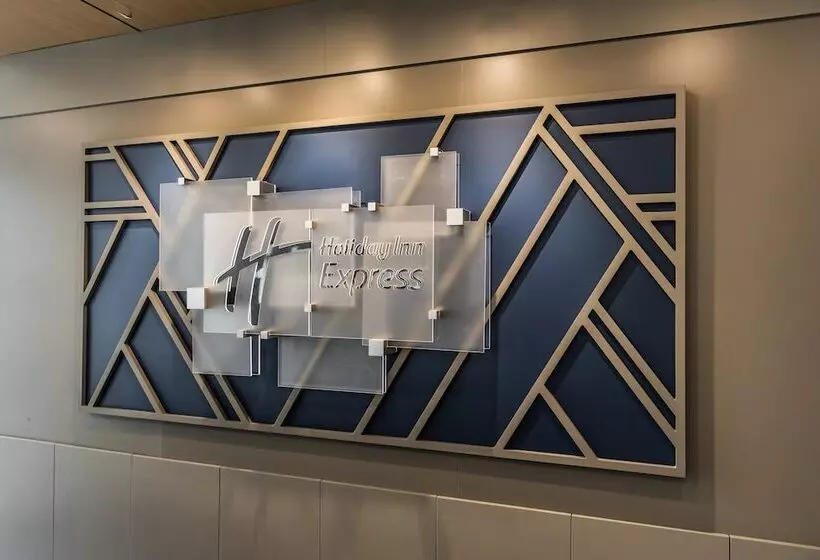 Отель Holiday Inn Express Toronto North York, An Ihg