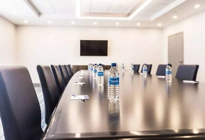 Отель Holiday Inn Express Toronto North York, An Ihg