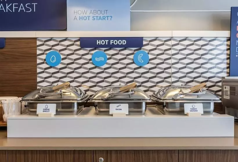 Отель Holiday Inn Express Toronto North York, An Ihg