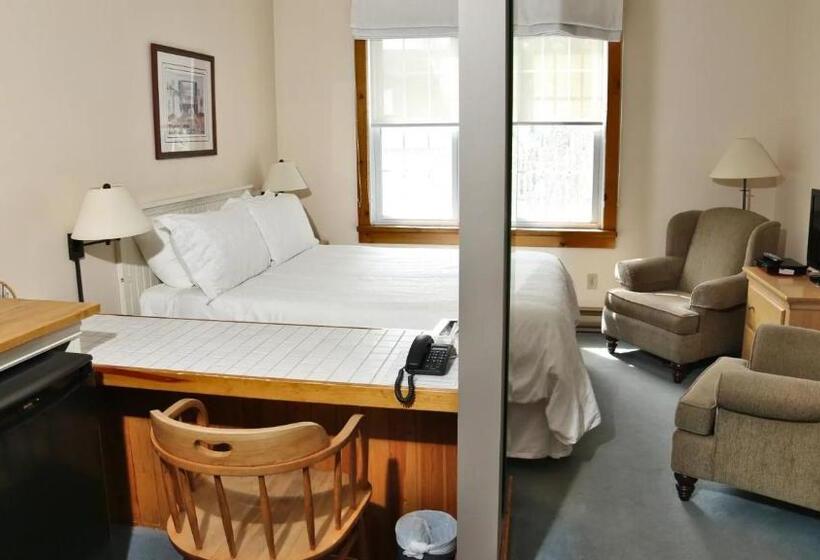 Hotel Kettle Creek Inn