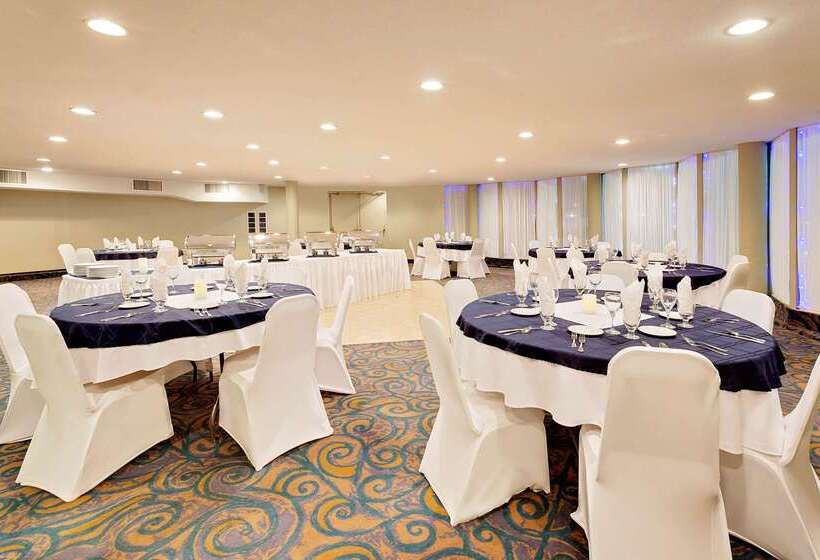 Hotel Ramada By Wyndham Kamloops