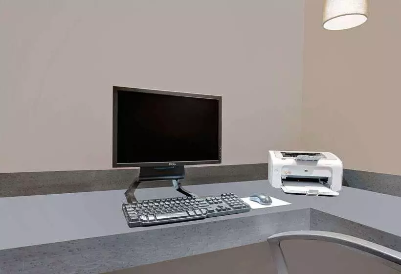 ホテル Ramada By Wyndham Kamloops