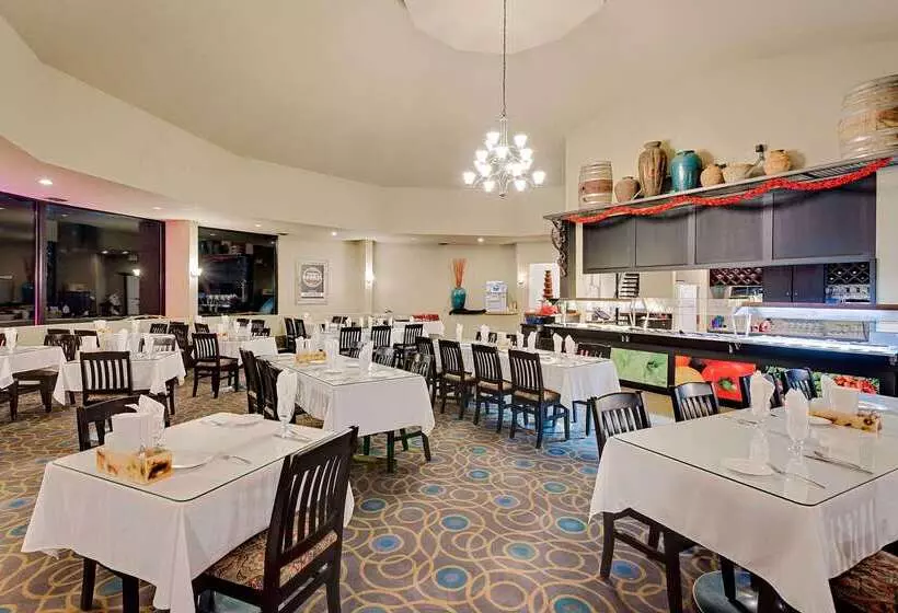 ホテル Ramada By Wyndham Kamloops