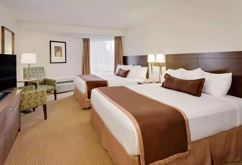 ホテル Ramada By Wyndham Kamloops