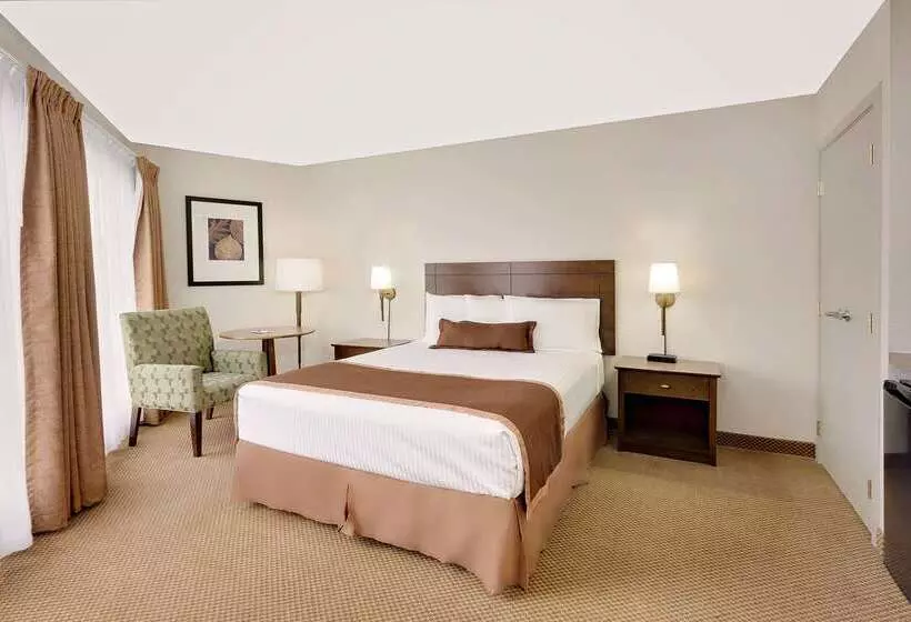 ホテル Ramada By Wyndham Kamloops