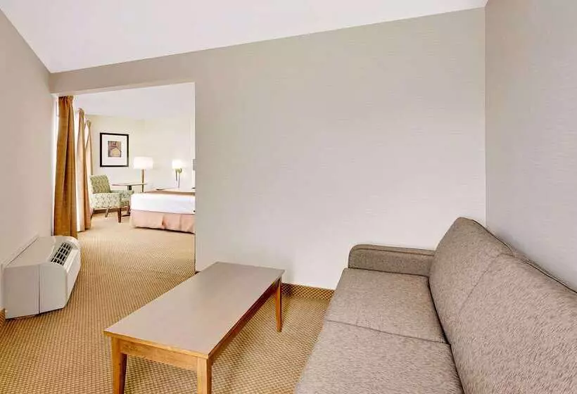 ホテル Ramada By Wyndham Kamloops