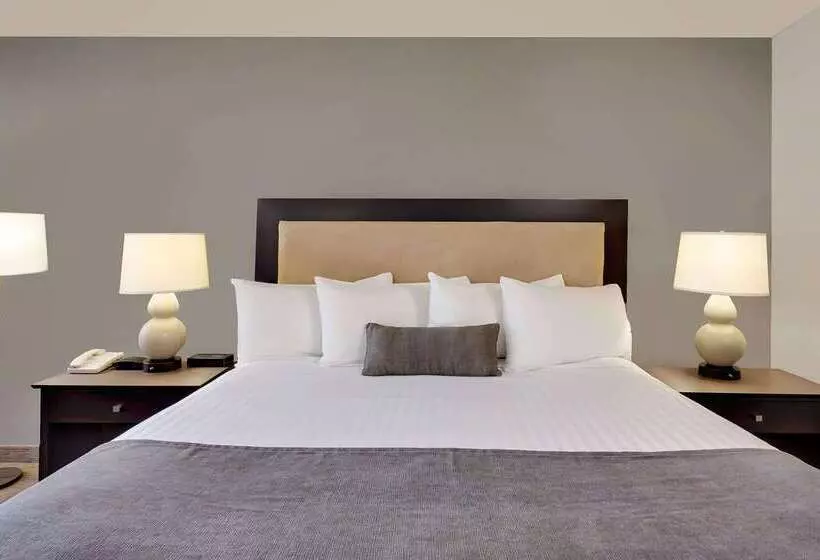 ホテル Ramada By Wyndham Kamloops