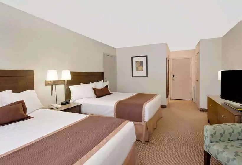 ホテル Ramada By Wyndham Kamloops