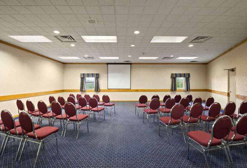 בית מלון כפרי Ramada By Wyndham Trenton