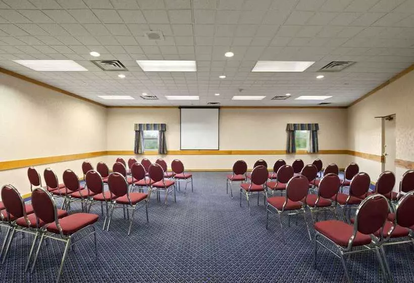 호텔 Ramada By Wyndham Trenton