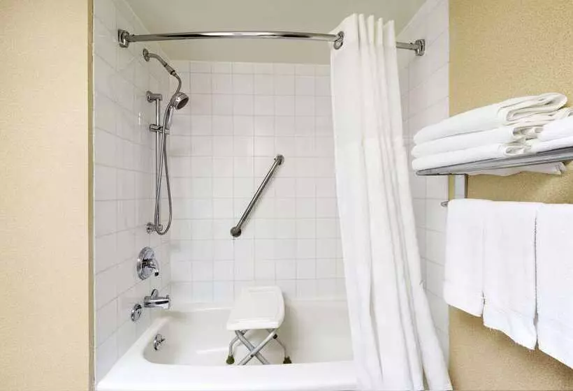 호텔 Ramada By Wyndham Trenton