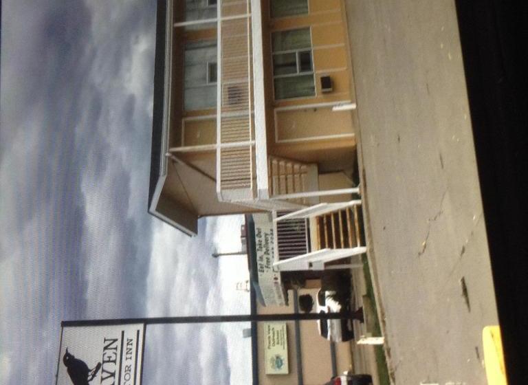 בית מלון כפרי Raven Motor Inn