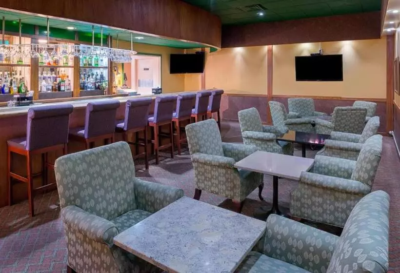 Отель Days Inn By Wyndham Sudbury & Conference Centre