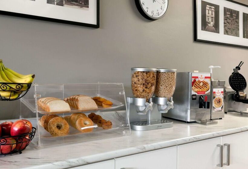 فندق على الطريق Travelodge By Wyndham Blairmore