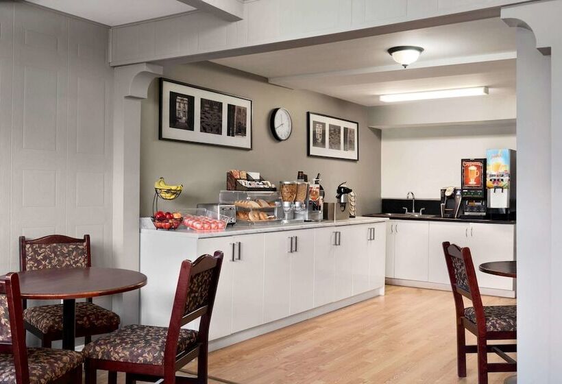 فندق على الطريق Travelodge By Wyndham Blairmore