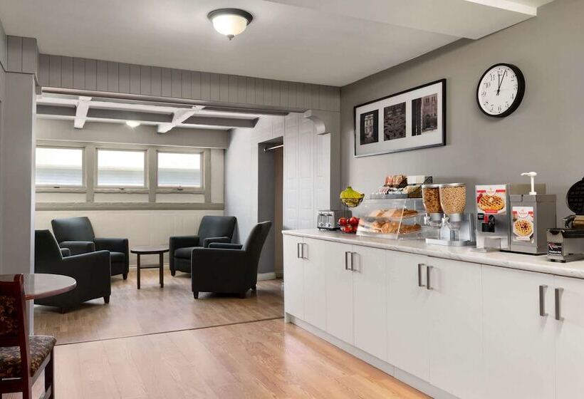 فندق على الطريق Travelodge By Wyndham Blairmore