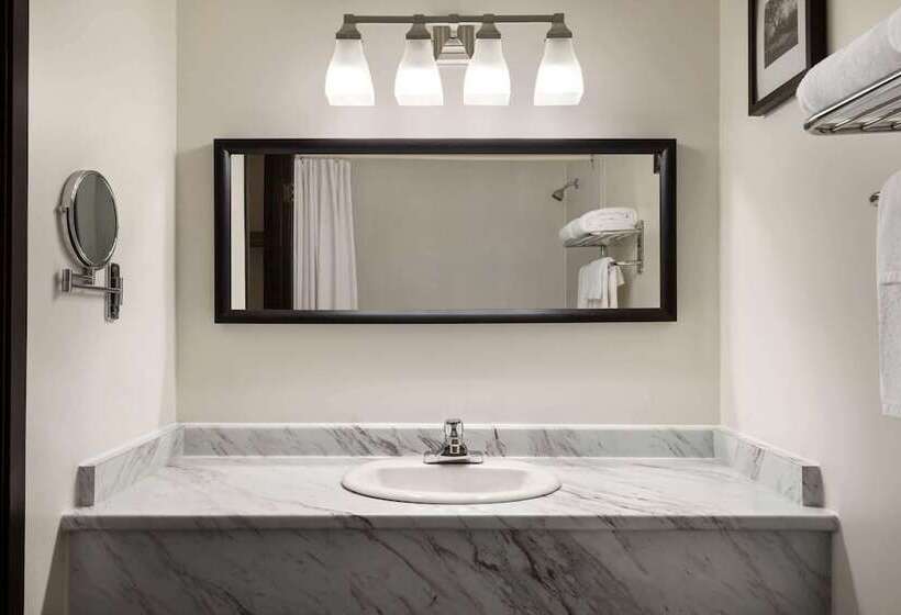 فندق على الطريق Travelodge By Wyndham Blairmore