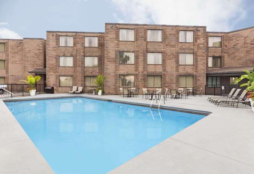 فندق Days Inn By Wyndham Fallsview